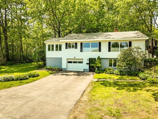 51 Acadia Dr, Rockland, ME 04841
