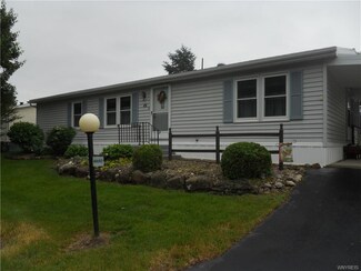 49 Woodside Dr, Bergen, NY 14416