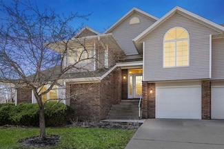 15 Camborne Cir, Iowa City, IA 52245