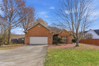 92 N Claymore Ln, Oak Ridge, TN 37830