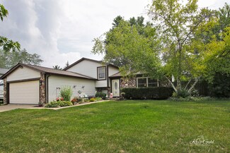 539 Whispering Pines Rd, Lindenhurst, IL 60046