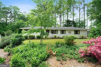 5839 Darry Cir, Norcross, GA 30093