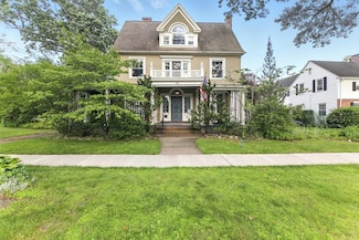 95 S Park Ave, Longmeadow, MA 01106