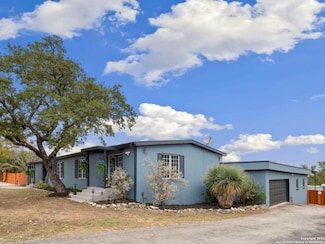 1575 Live Oak Dr, Canyon Lake, TX 78133