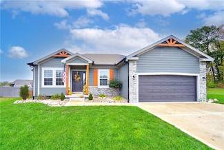 1203 SW Burns Ct, Oak Grove, MO 64075