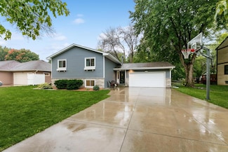 6599 Bluebird Dr, Maple Grove, MN 55369