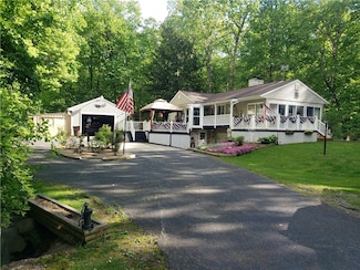 2381 Lake Rd, Sharpsville, PA 16150
