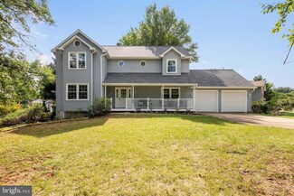 908 Ashburn St, Herndon, VA 20170