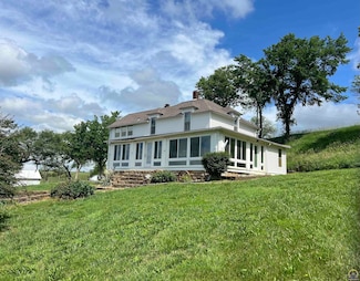 5329 NW Hunter Rd, Topeka, KS 66618