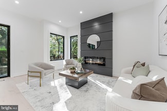 824 N Edison St, Arlington, VA 22205