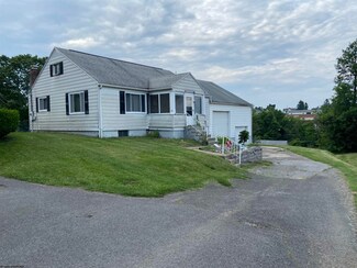 22 Gibson Ave, Reedsville, WV 26547