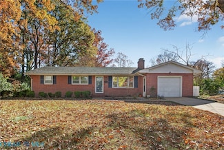 2 Luanita Ln, Newport News, VA 23606