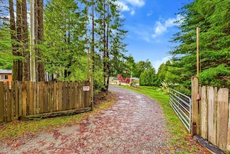 450 Stephens Ln, Bayside, CA 95524