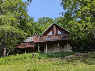 2112 Iowa 9, Decorah, IA 52101