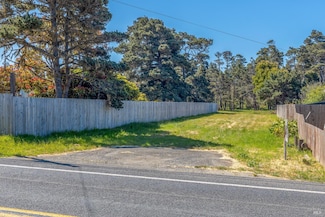 32875 Simpson Ln, Fort Bragg, CA 95437