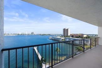 3040 Lake Shore Dr Unit PH2, Riviera Beach, FL 33404