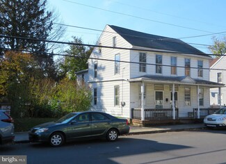 136 S Charlotte St, Manheim, PA 17545