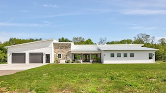 5595 Riverview Dr, Bridgeport, MI 48722