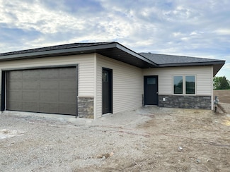 206 Diamond Ct, Wykoff, MN 55990