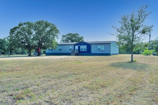 400 Woody Hollow Rd, Luling, TX 78648