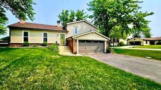 545 Avebury Ln, Roselle, IL 60172
