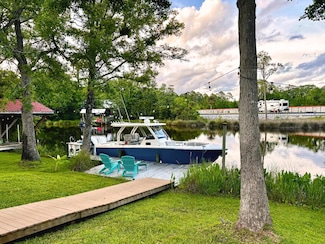 168 Waterside Ln, Freeport, FL 32439