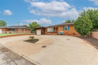 1030 Circle Dr, Clinton, OK 73601