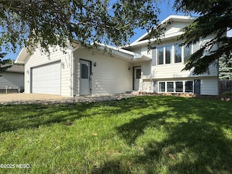 1016 22nd St NE, Watertown, SD 57201