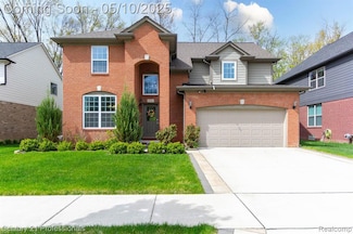 1711 N Lake Dr, Troy, MI 48083