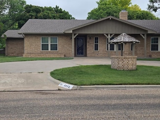 1915 Apache Dr, Dalhart, TX 79022