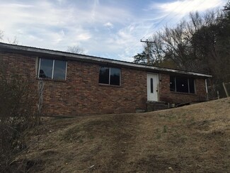 635 S Patty Loveless Dr, Elkhorn City, KY 41522