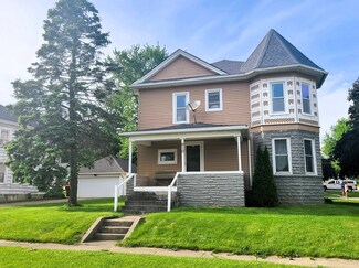 910 N 1st St, Ashton, IL 61006