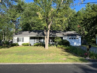 4 Scottsdale Ave, Lisbon Falls, ME 04252