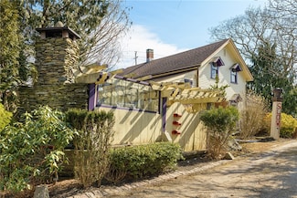 711 Union St, Portsmouth, RI 02871