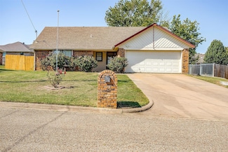 1102 Snowberry St, Cleburne, TX 76031