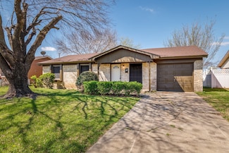 831 Cherry Laurel Ln, Dallas, TX 75211
