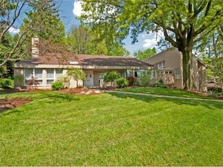 17 Holland Rd, Pittsburgh, PA 15235