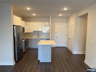 470 Main St Unit 401, Fort Lee, NJ 07024