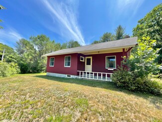 62 River Rd, Topsham, ME 04086