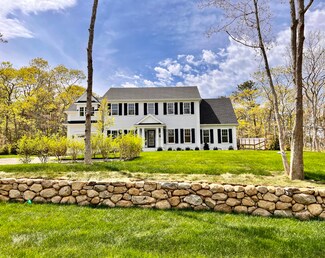 28 Holly Bear Ln, Edgartown, MA 02539