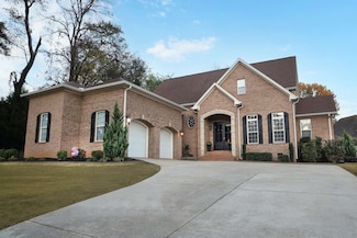 251 Isbell Dr, Muscle Shoals, AL 35661