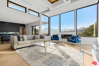 2515 Thames St, Los Angeles, CA 90046