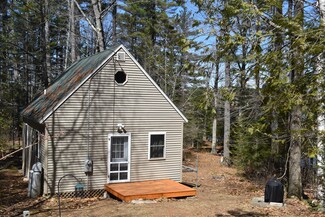 101 Woodland Rd, Winthrop, ME 04364
