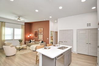 1617 Enid St Unit 409, Houston, TX 77009