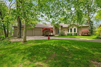 3535 High Point Ln, Port Clinton, OH 43452