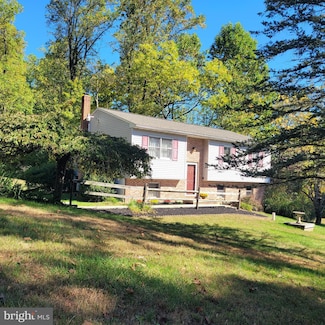 101 Schweitz Rd, Fleetwood, PA 19522