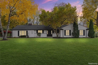1048 Satterlee Rd, Bloomfield Hills, MI 48304