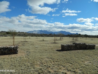 130 E Placita Colonia Real E, Amado, AZ 85645