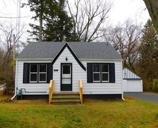 811 Allen Dr, Benton Harbor, MI 49022