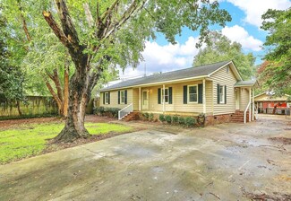 114 Sparrow St, Bonneau, SC 29431